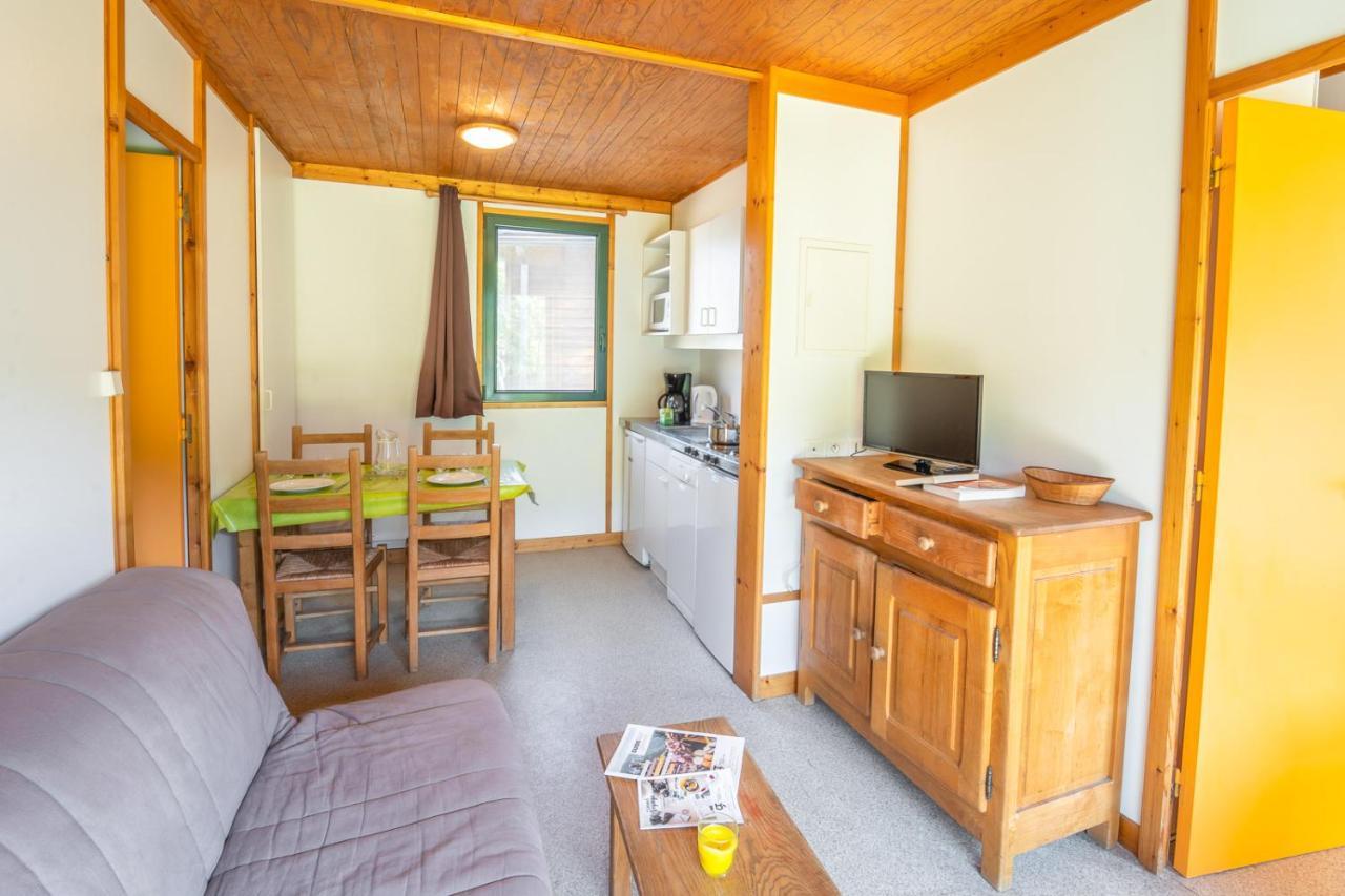 Les Chalets De Booz Saint-Germain-du-Teil Luaran gambar