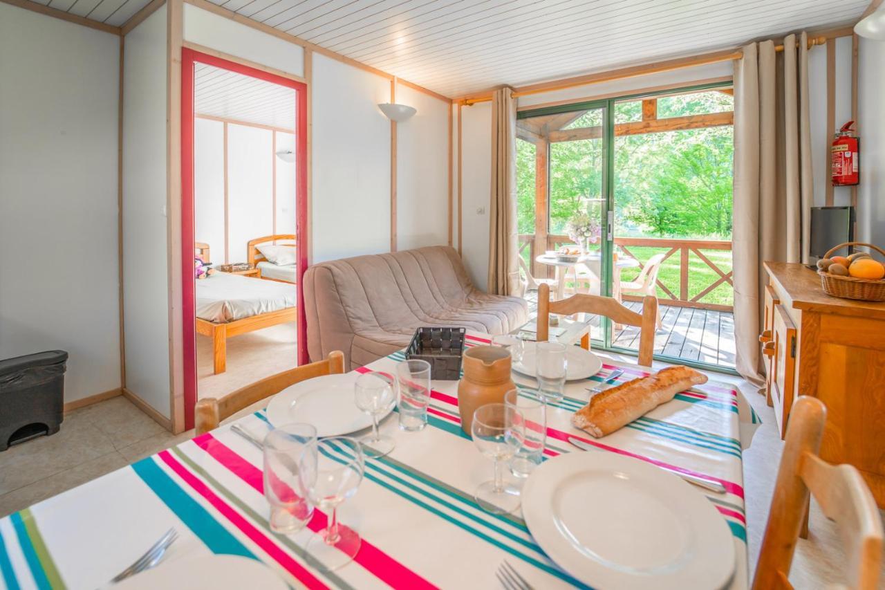 Les Chalets De Booz Saint-Germain-du-Teil Luaran gambar