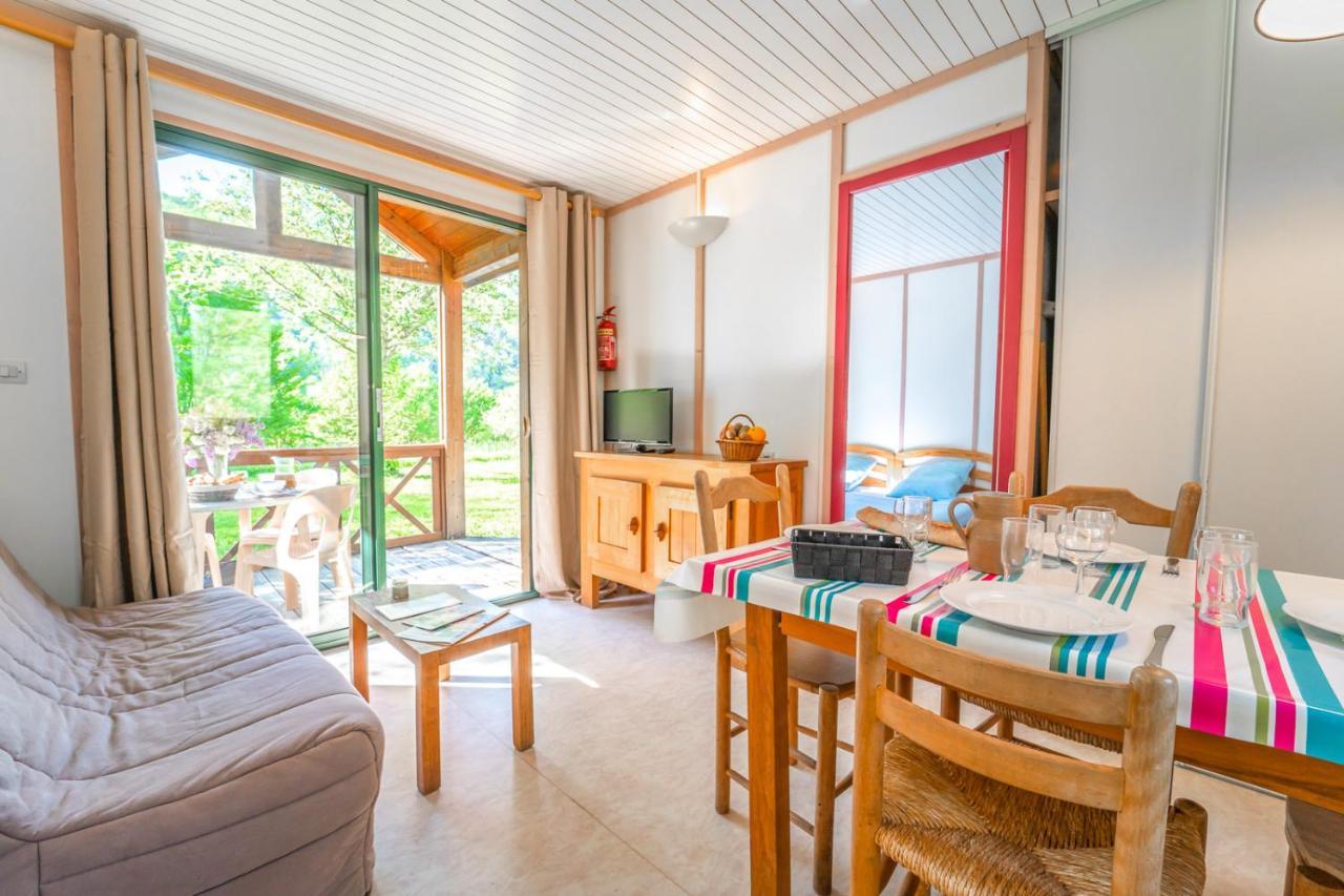 Les Chalets De Booz Saint-Germain-du-Teil Luaran gambar