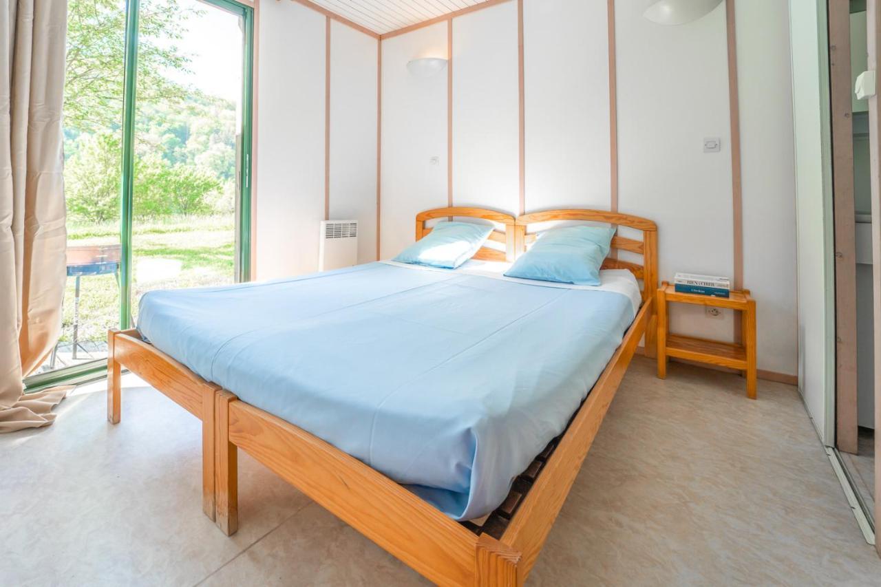 Les Chalets De Booz Saint-Germain-du-Teil Luaran gambar