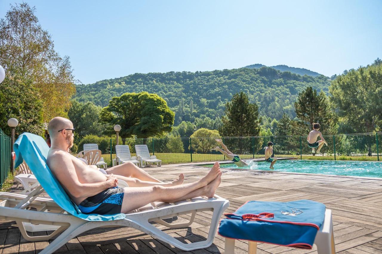 Les Chalets De Booz Saint-Germain-du-Teil Luaran gambar